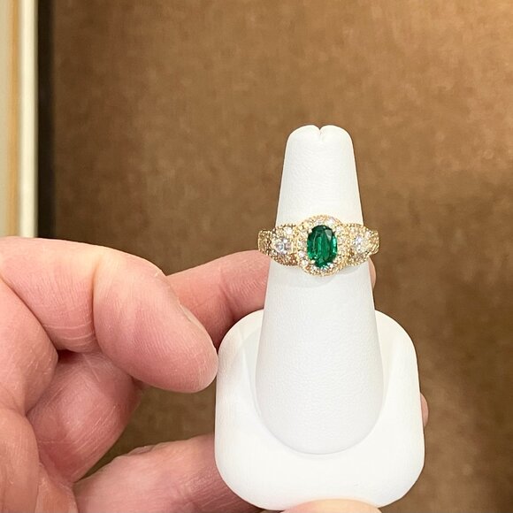 Emerald And Diamond Gold Ring - Picture 6 of 7